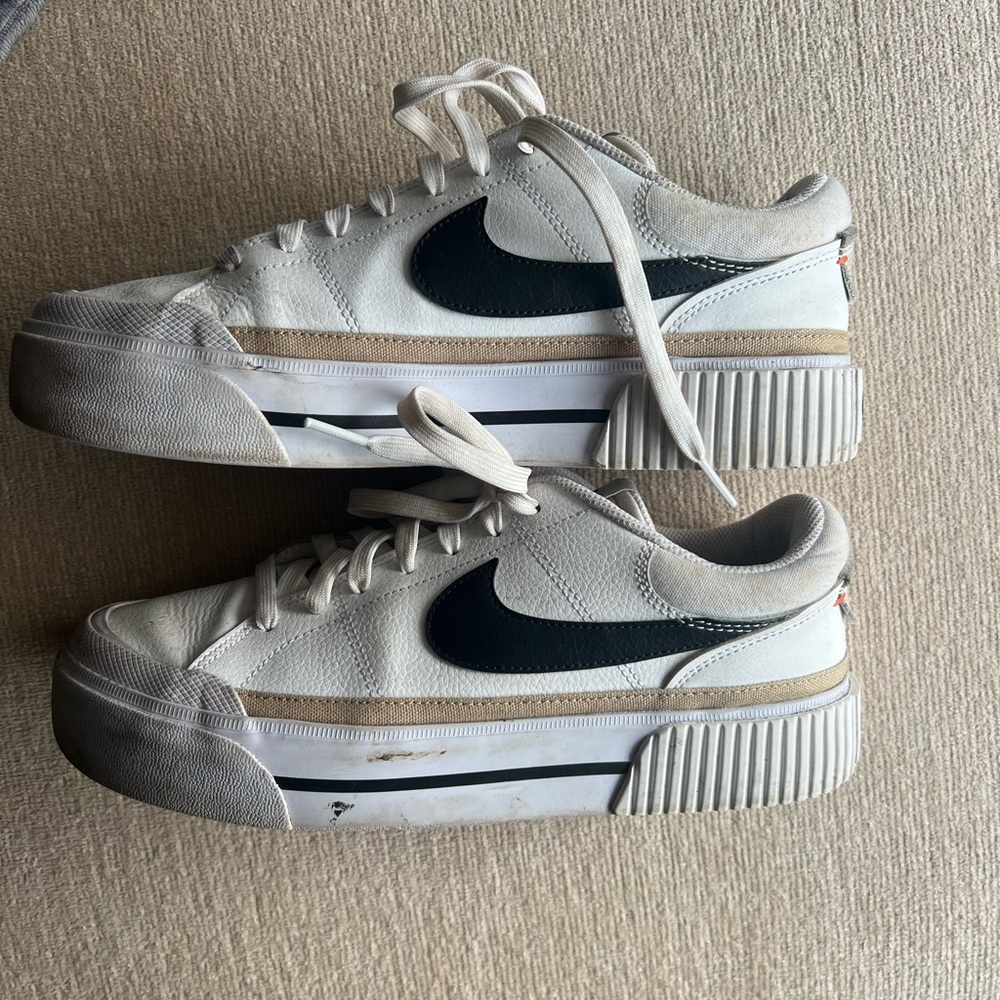 Nike White and Black Casual Sneakers